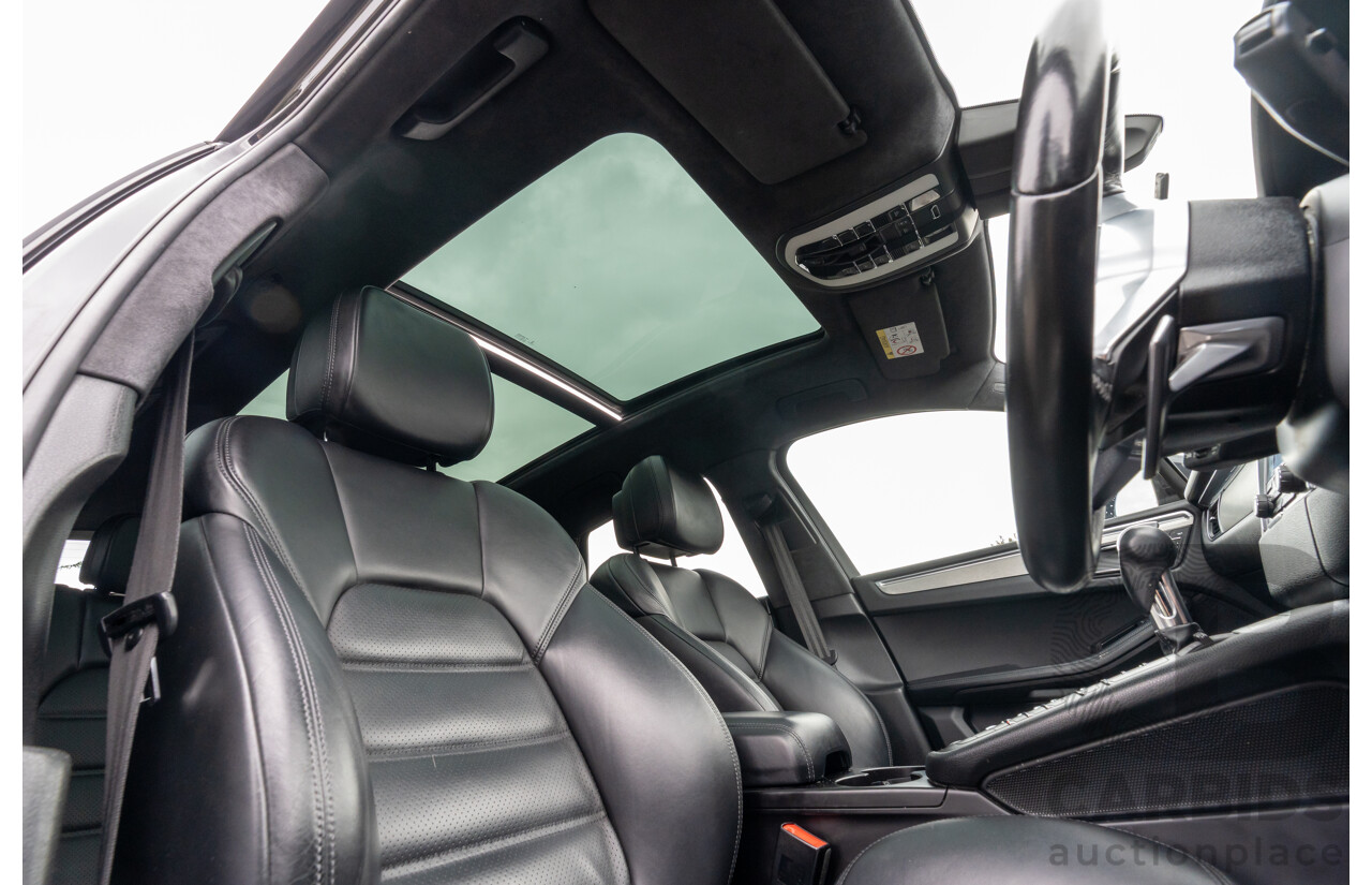 07/2016 Porsche Macan Turbo (AWD) MY16 4d Wagon Jet Black Metallic Twin Turbo V6 3.6L