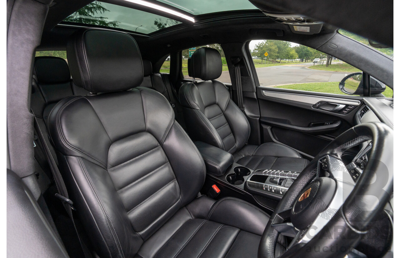 07/2016 Porsche Macan Turbo (AWD) MY16 4d Wagon Jet Black Metallic Twin Turbo V6 3.6L