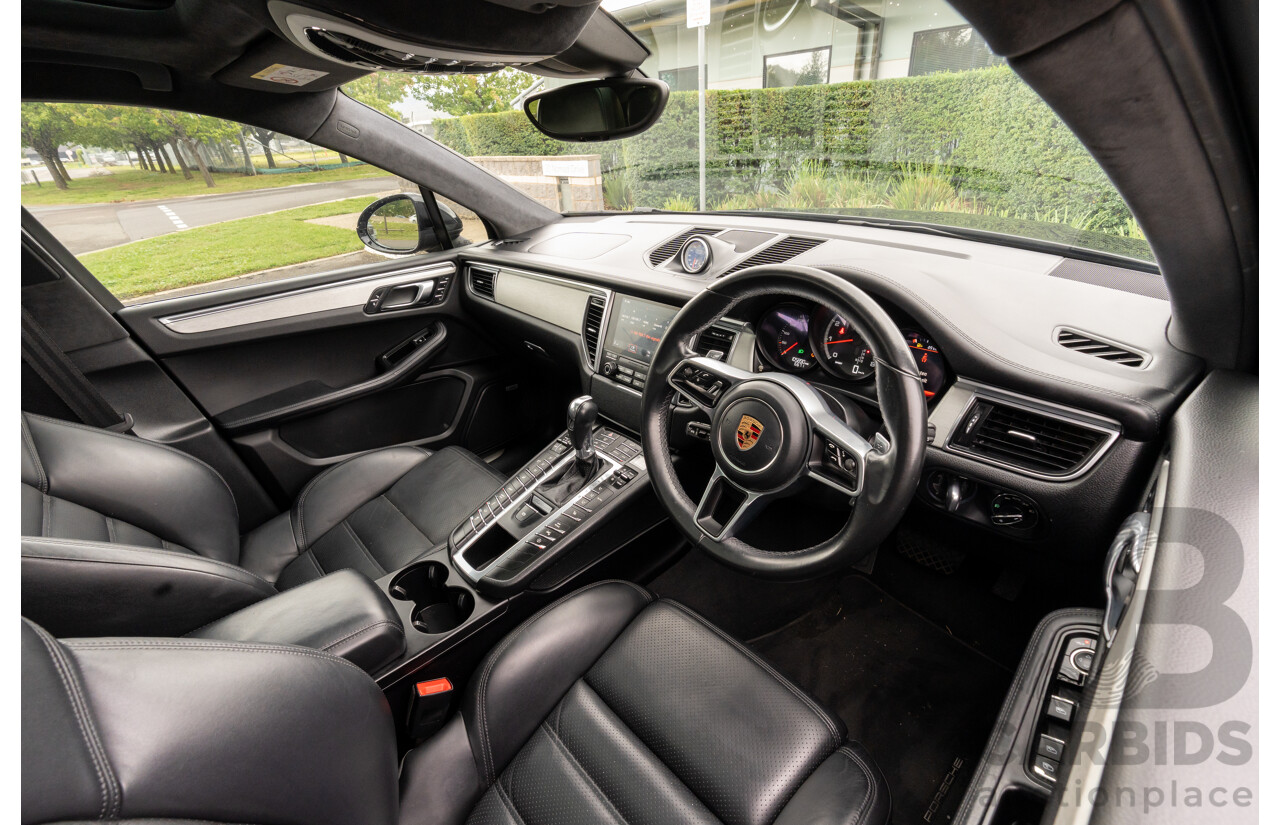 07/2016 Porsche Macan Turbo (AWD) MY16 4d Wagon Jet Black Metallic Twin Turbo V6 3.6L