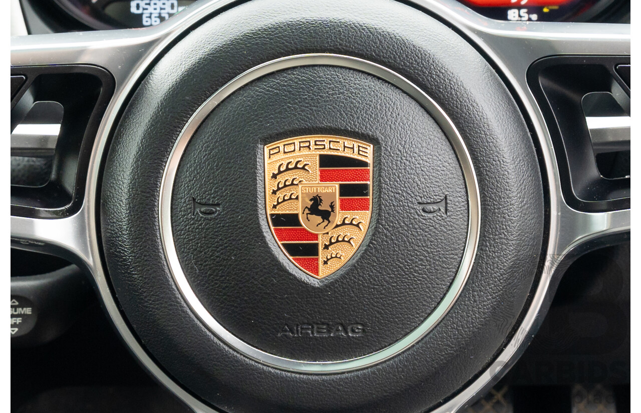 07/2016 Porsche Macan Turbo (AWD) MY16 4d Wagon Jet Black Metallic Twin Turbo V6 3.6L