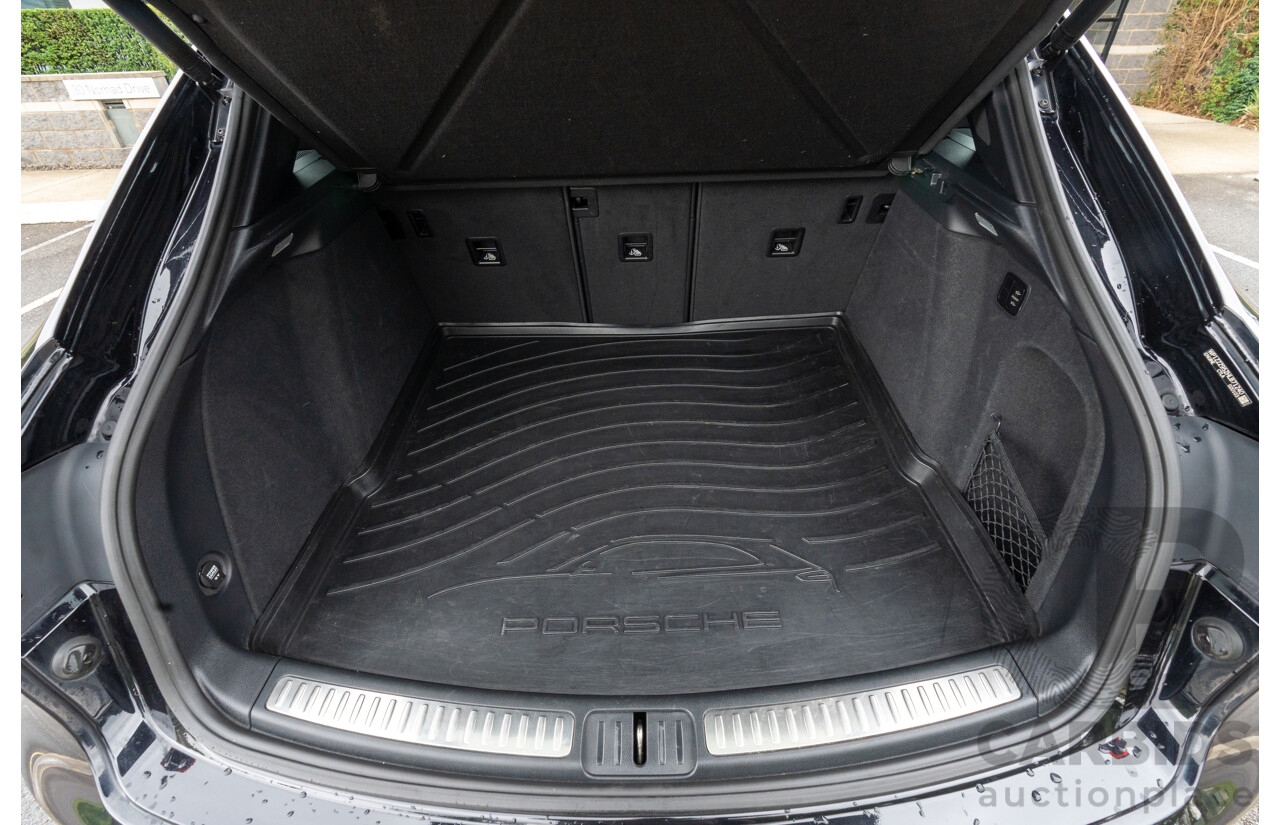 07/2016 Porsche Macan Turbo (AWD) MY16 4d Wagon Jet Black Metallic Twin Turbo V6 3.6L