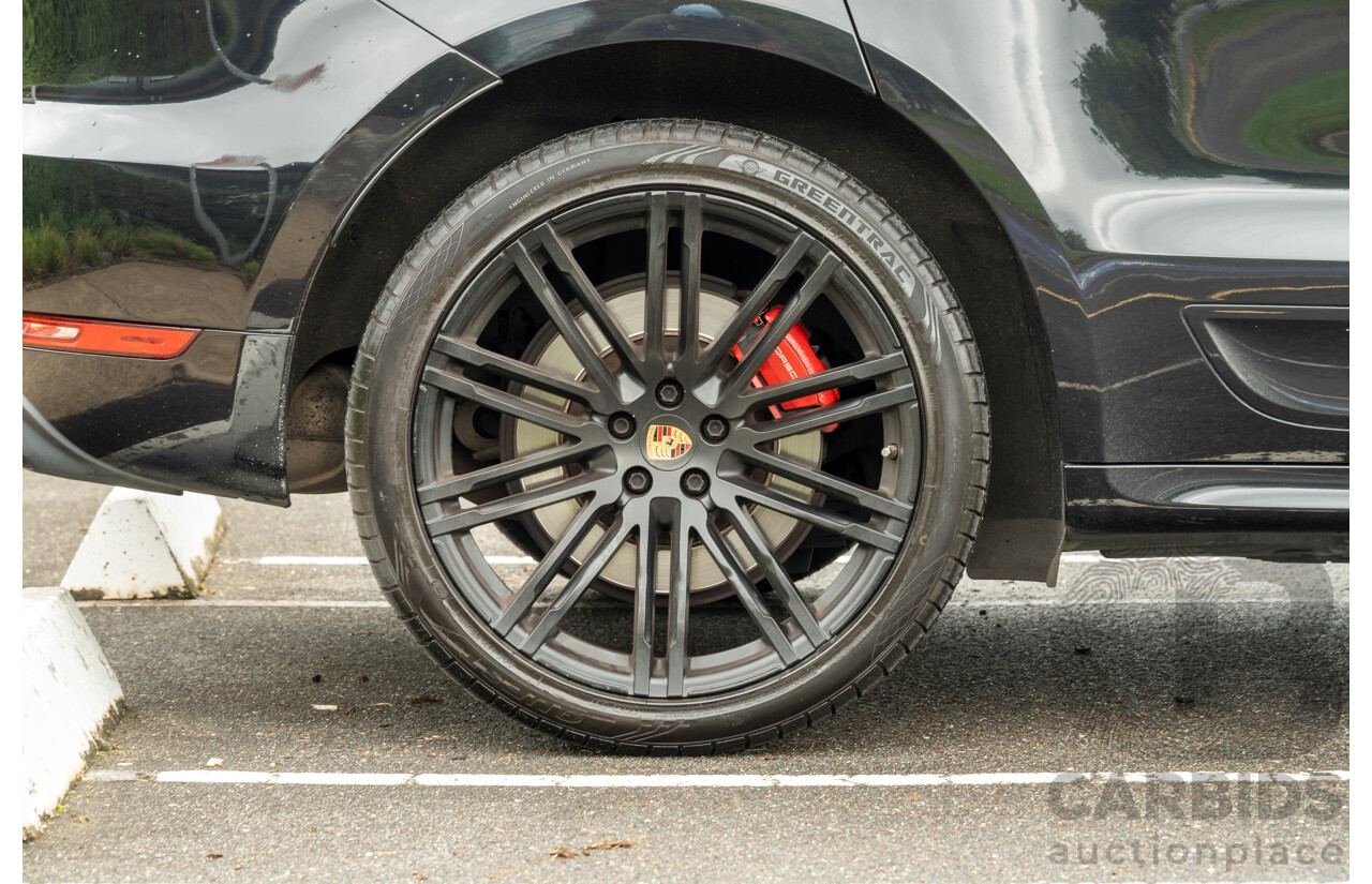 07/2016 Porsche Macan Turbo (AWD) MY16 4d Wagon Jet Black Metallic Twin Turbo V6 3.6L