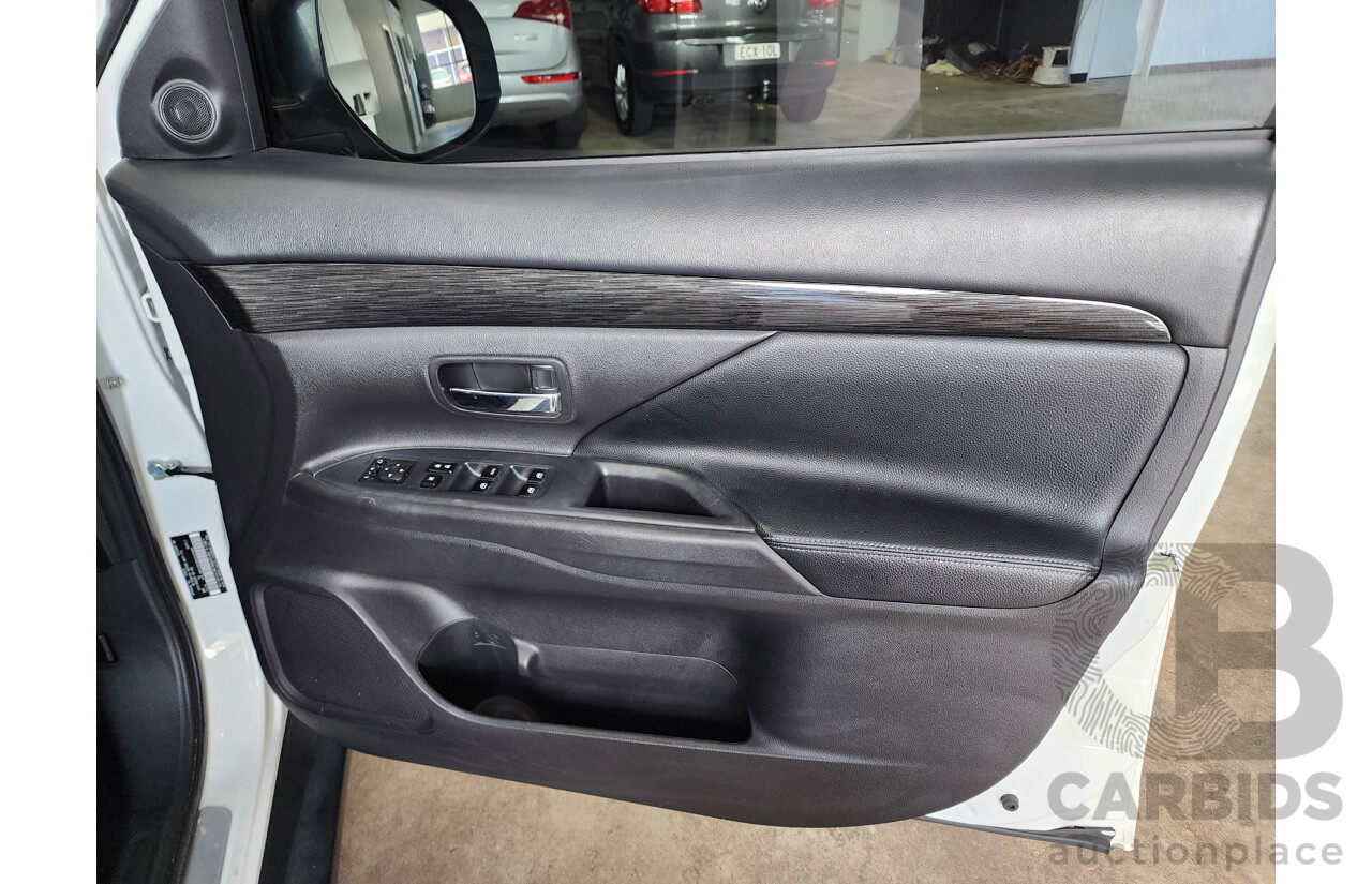 10/2016 Mitsubishi Outlander Exceed (4x4) ZK MY16 4d Wagon White 2.4L