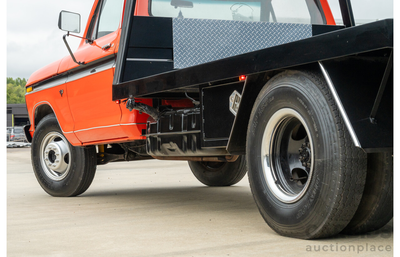 8/1977 Ford F350 Banana Back Tow Truck 2d C/Chas Gloss Red V8 4.9L
