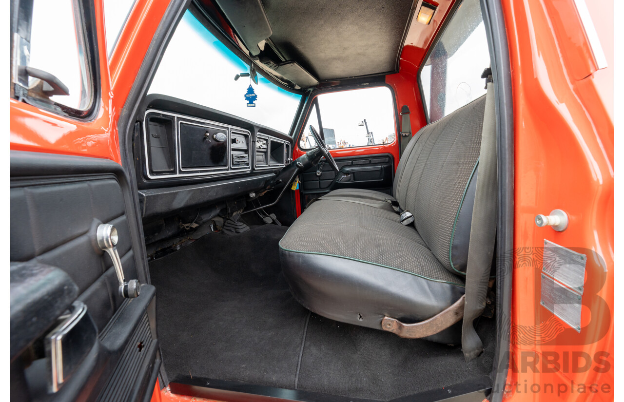 8/1977 Ford F350 Banana Back Tow Truck 2d C/Chas Gloss Red V8 4.9L