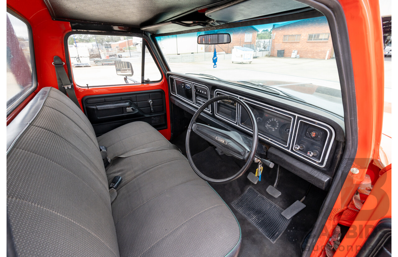 8/1977 Ford F350 Banana Back Tow Truck 2d C/Chas Gloss Red V8 4.9L