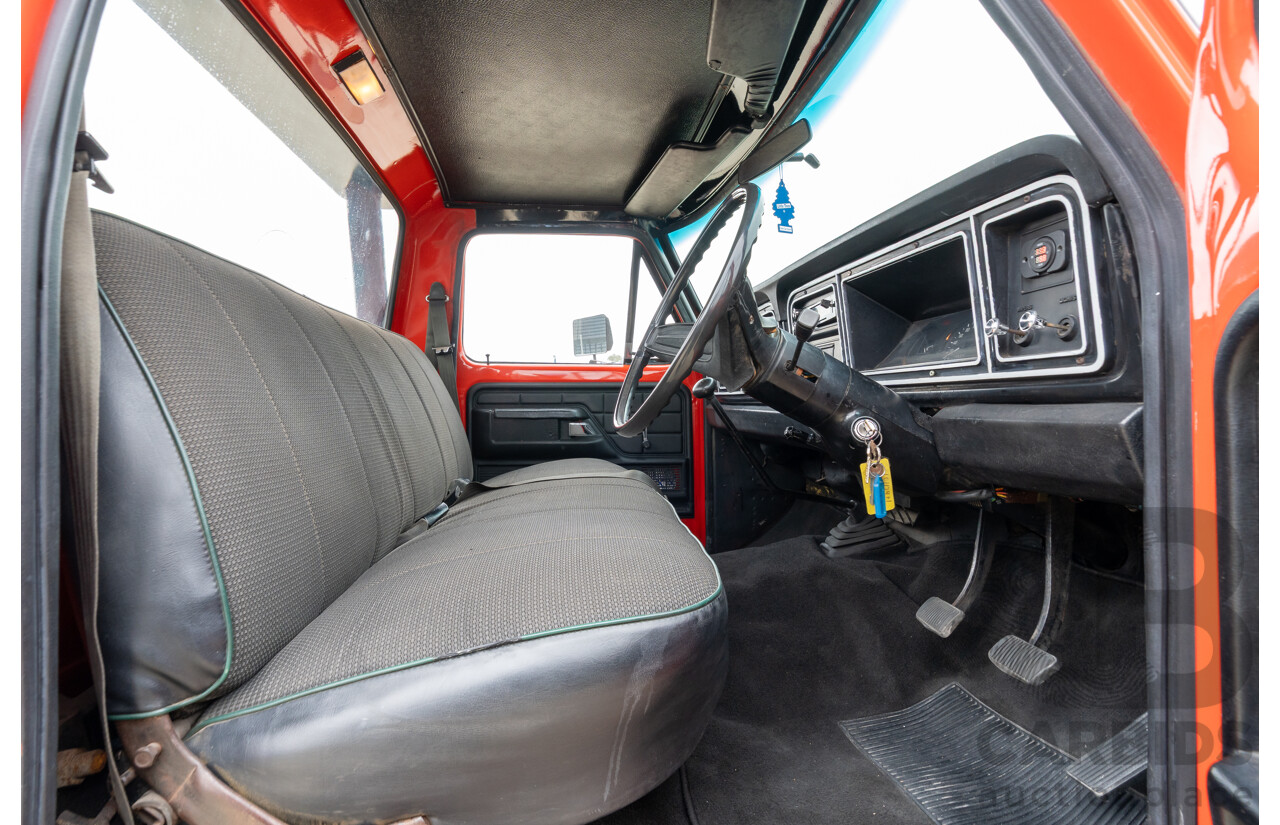 8/1977 Ford F350 Banana Back Tow Truck 2d C/Chas Gloss Red V8 4.9L