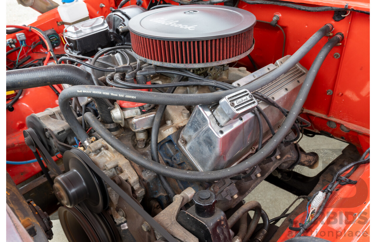 8/1977 Ford F350 Banana Back Tow Truck 2d C/Chas Gloss Red V8 4.9L