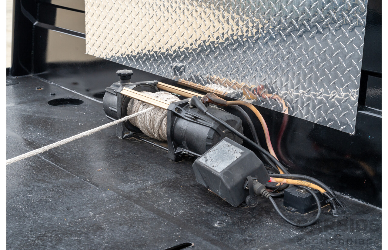 8/1977 Ford F350 Banana Back Tow Truck 2d C/Chas Gloss Red V8 4.9L