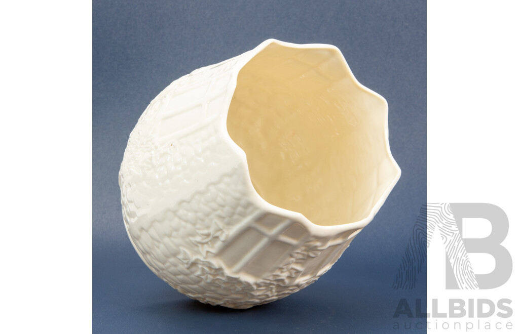 Quality Limited Edition Belleek Ceramic Event Piece 2000