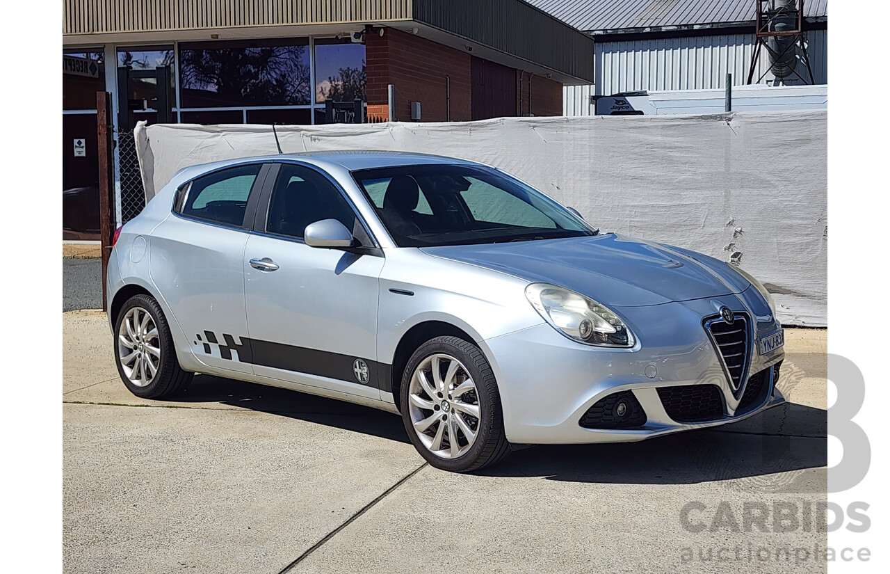 8/2013 Alfa Romeo Giulietta Distinctive  5d Hatchback Silver 1.4L