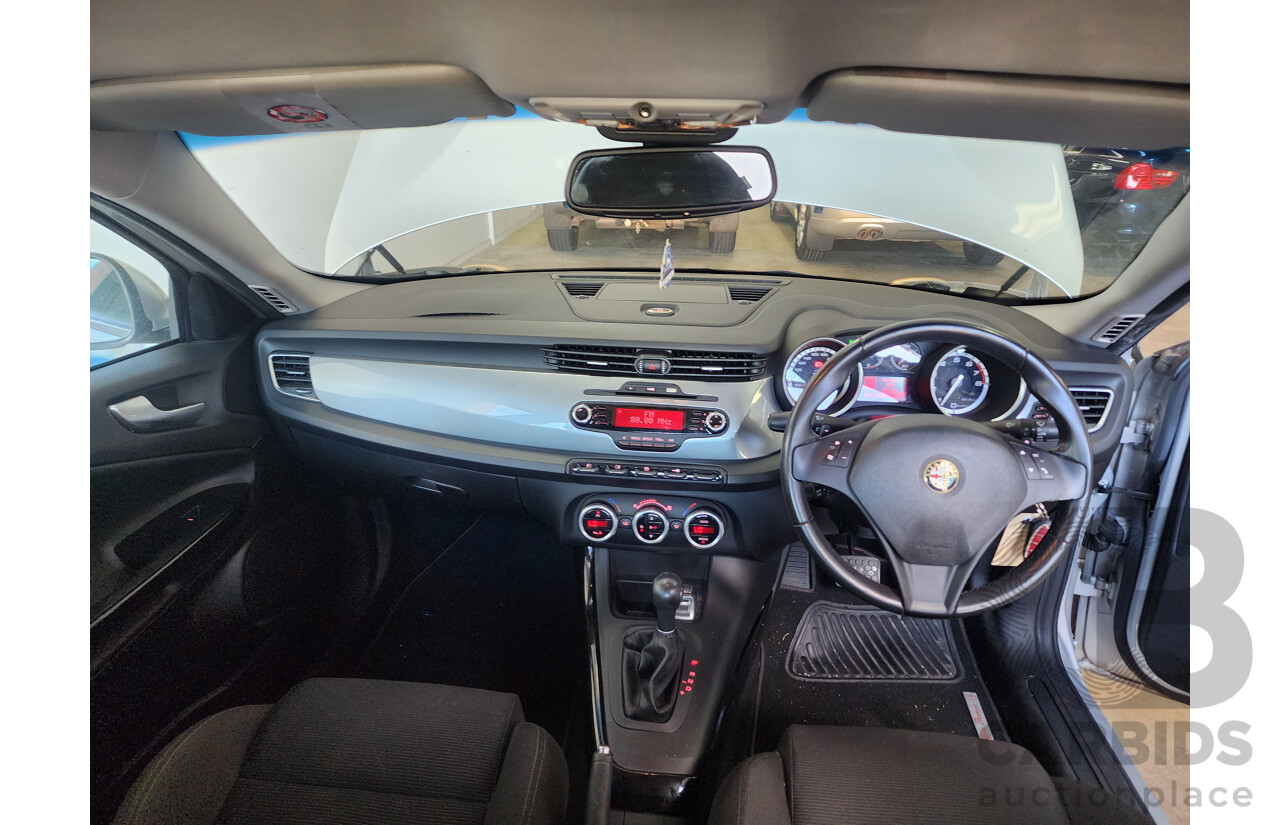 8/2013 Alfa Romeo Giulietta Distinctive  5d Hatchback Silver 1.4L