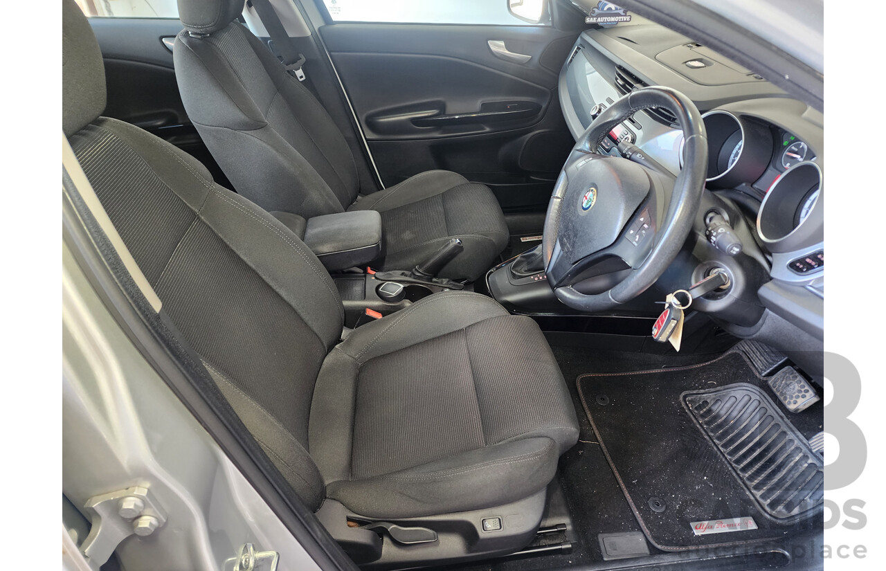 8/2013 Alfa Romeo Giulietta Distinctive  5d Hatchback Silver 1.4L