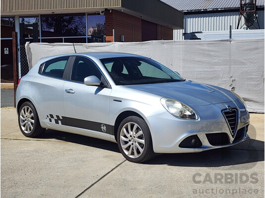 8/2013 Alfa Romeo Giulietta Distinctive  5d Hatchback Silver 1.4L