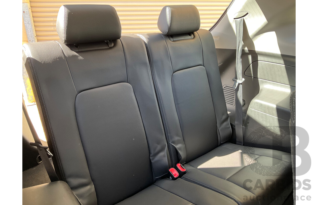 02/2016 Holden Captiva 7 LTZ (AWD) CG MY16 4d Wagon White Turbo Diesel 2.2L - 7 Seater