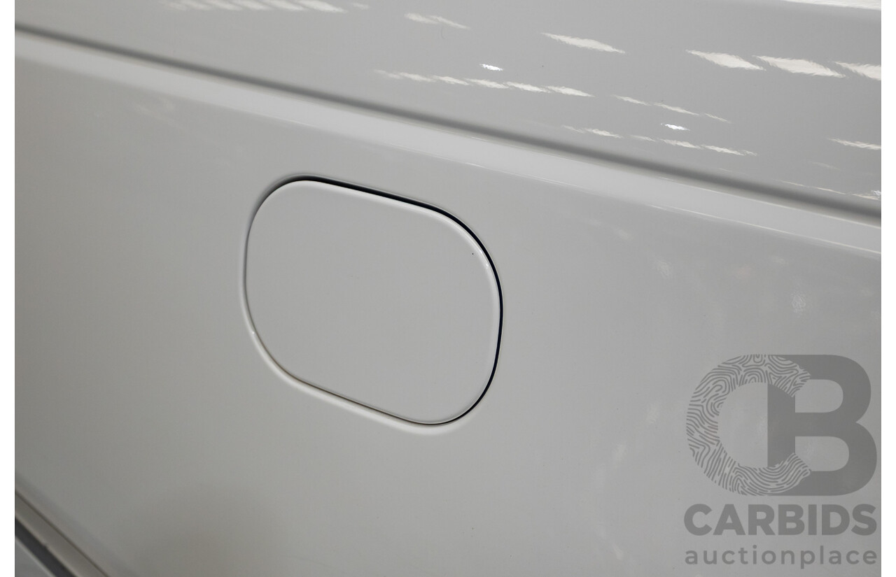 6/2014 Land Rover Range Rover Vogue TDV6 LG MY14.5 4d Wagon Fuji White Twin Turbo Diesel V6 3.0L