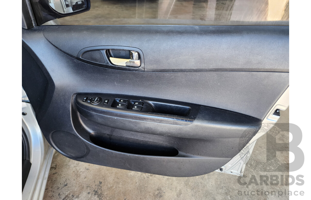 5/2011 Hyundai i20 Active PB MY11 5d Hatchback Silver 1.4L