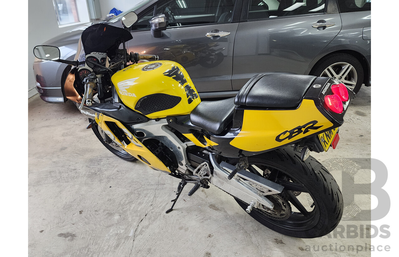 12/1997 Honda CBR 250RR Sport bike 250cc Yellow