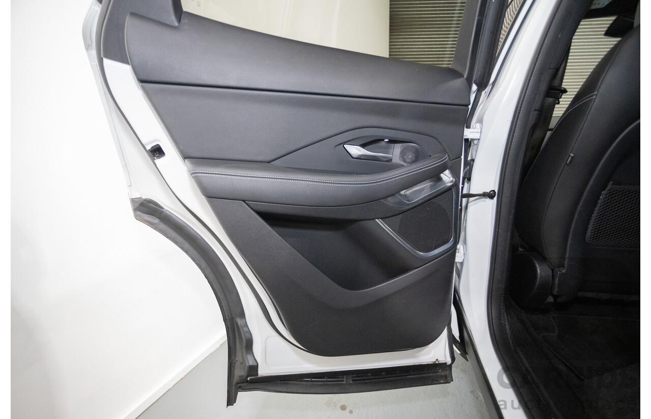 10/2022 Jaguar E-Pace P250 R-Dynamic SE (AWD) X540 MY23 4D Wagon Polaris White Turbo 2.0L - 183kW