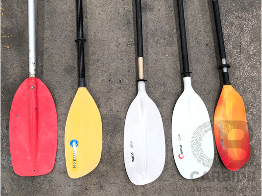 1663277 · Kayak Paddles  - Lot of Five