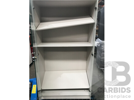 1663287 · Display Glass Cabinet