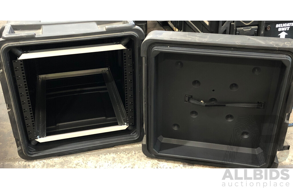 SKB Equipment Heavy Duty Road Case with 19 Inch Rackmounting