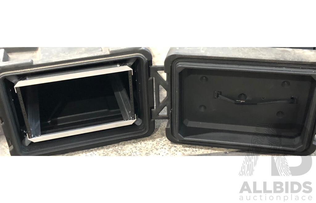 SKB Equipment Heavy Duty Road Case with 19 Inch Rackmounting