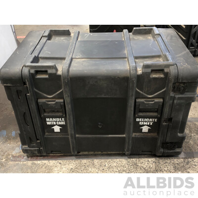 SKB Equipment Heavy Duty Road Case with 19 Inch Rackmounting