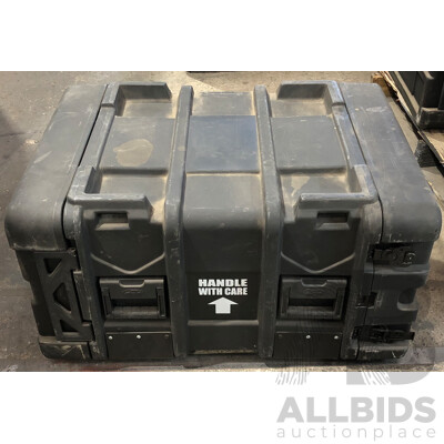 SKB Equipment Heavy Duty Road Case with 19 Inch Rackmounting