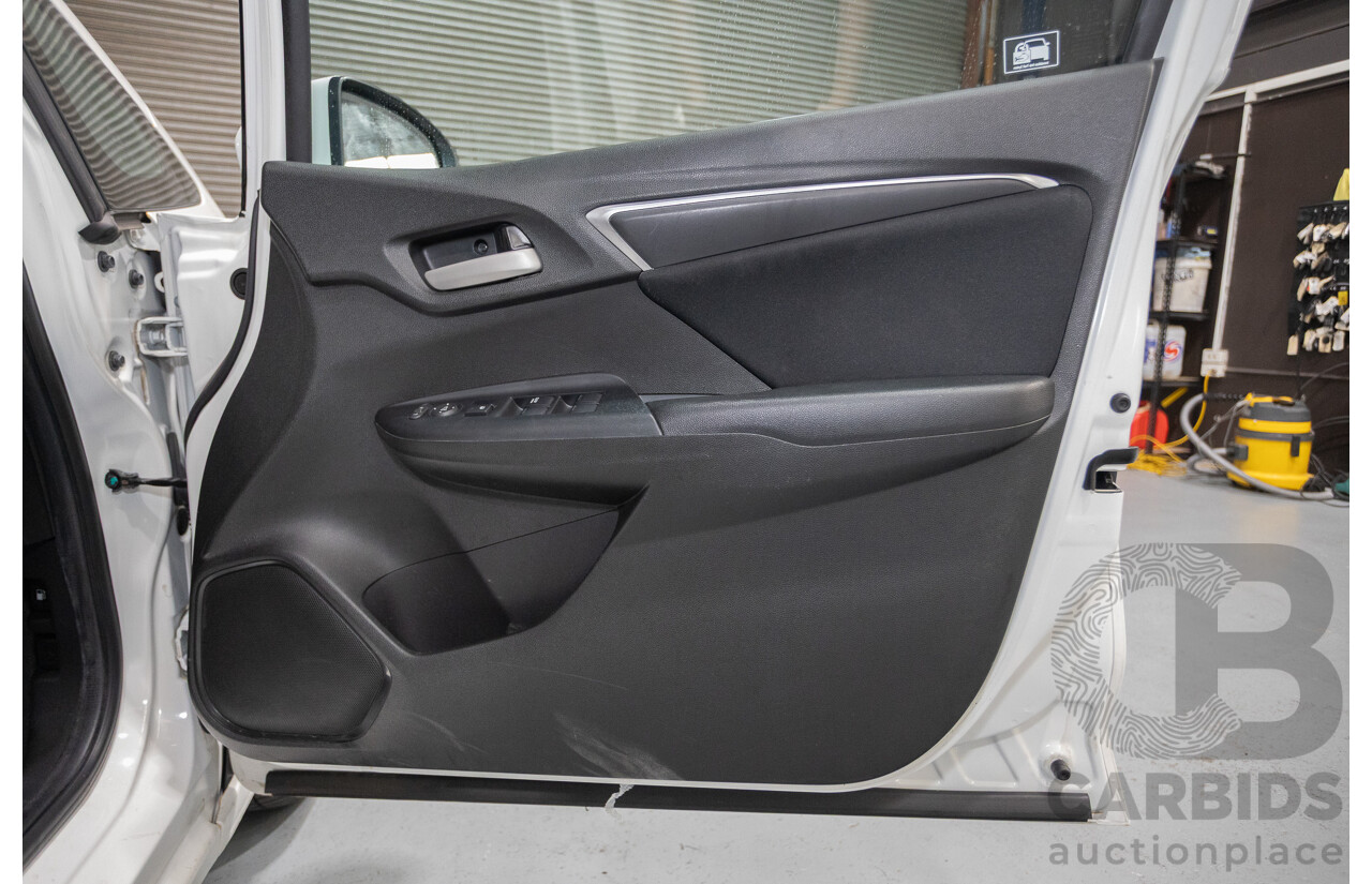 03/2016 Honda Jazz VTi GK MY16 5D Hatchback Orchid White Pearl 1.5L