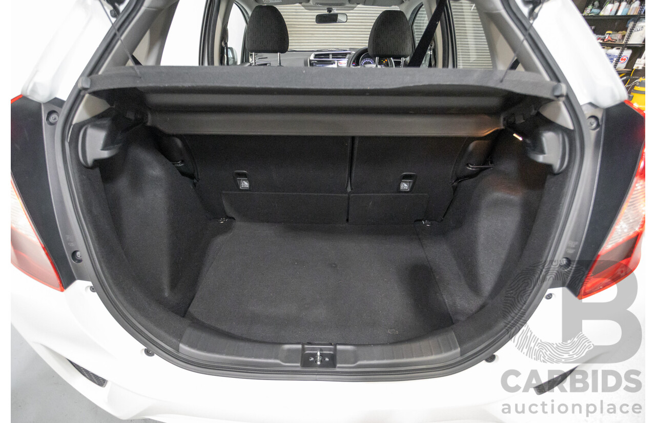 03/2016 Honda Jazz VTi GK MY16 5D Hatchback Orchid White Pearl 1.5L