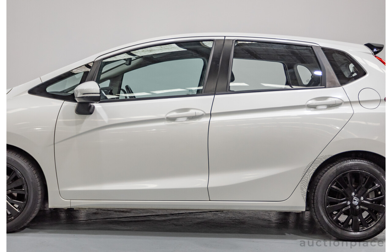 03/2016 Honda Jazz VTi GK MY16 5D Hatchback Orchid White Pearl 1.5L