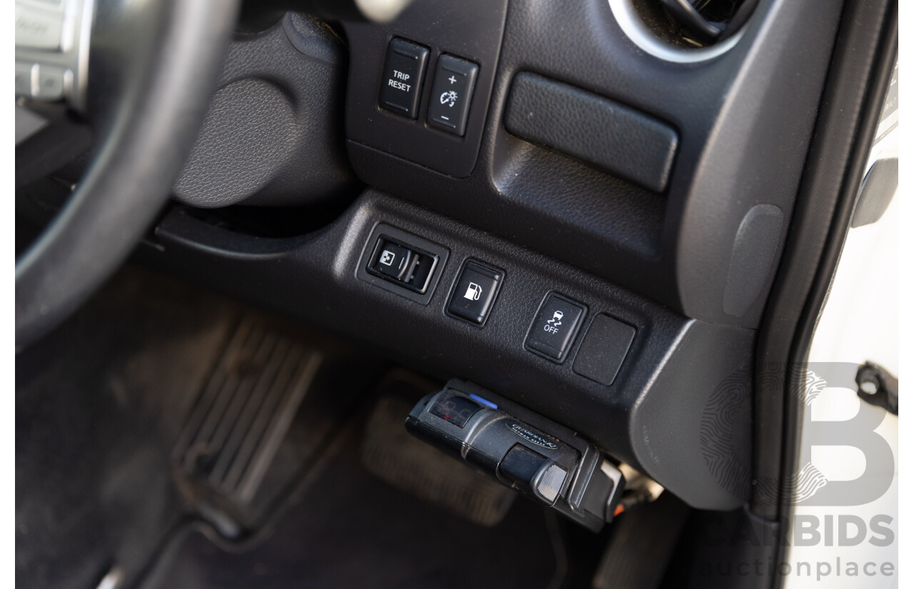 9/2015 Nissan Navara ST-X NP300 D23 (4x4 )Dual Cab Utility White Turbo Diesel 2.3L