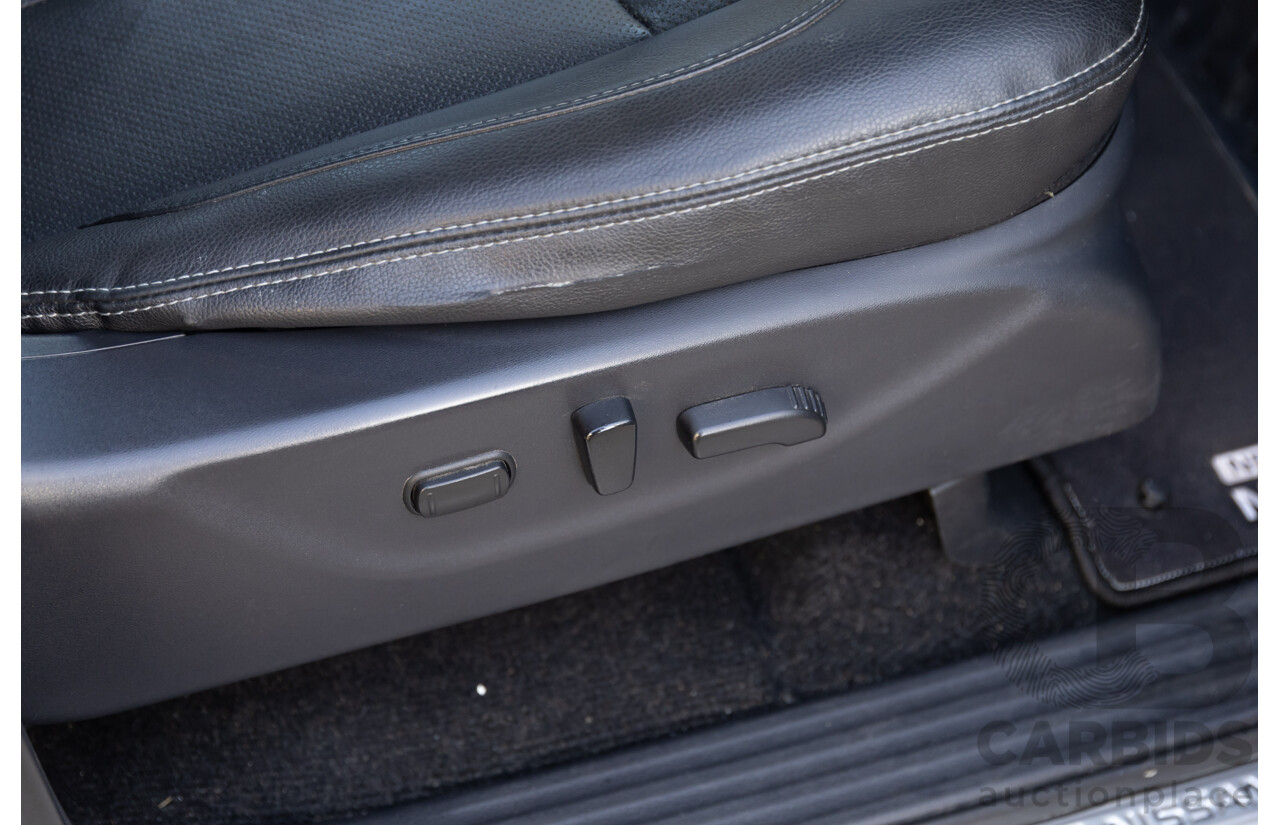 9/2015 Nissan Navara ST-X NP300 D23 (4x4 )Dual Cab Utility White Turbo Diesel 2.3L