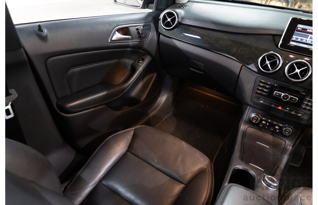 6/2014 Mercedes-Benz B200 246 MY14 5d Hatchback Mountain Grey Metallic Turbo 1.6L