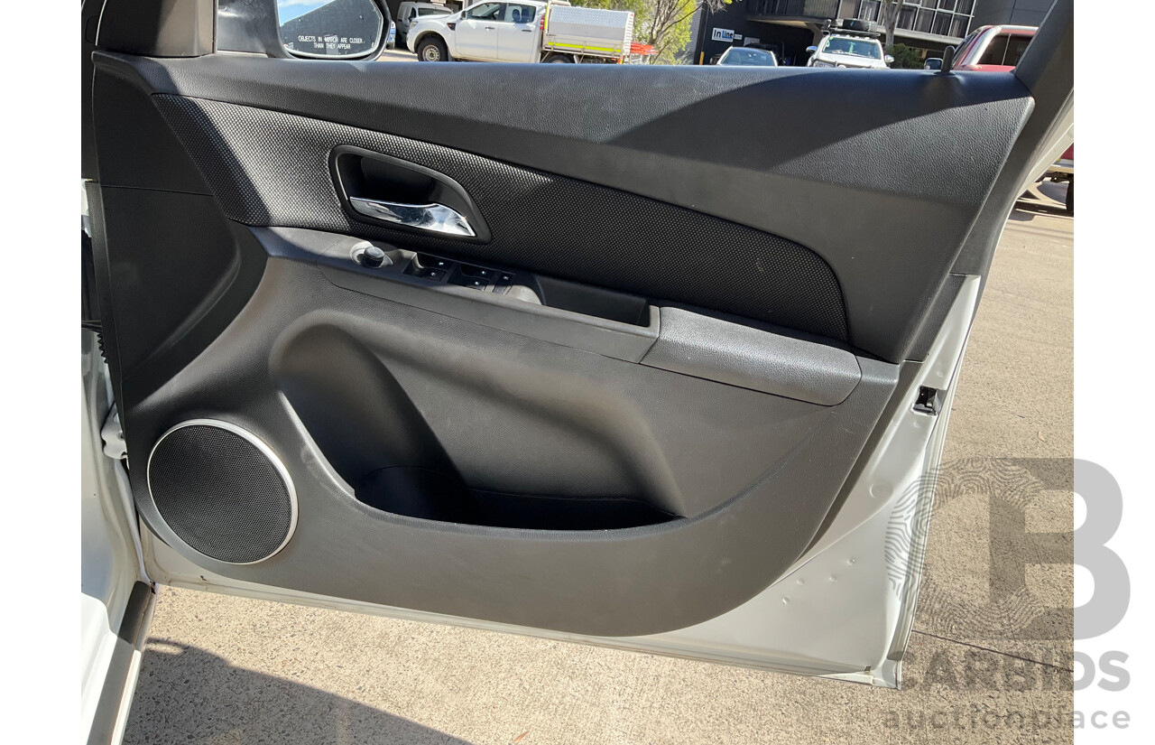 2/2014 Holden Cruze CD JH MY14 4d Sportwagon White 1.8L