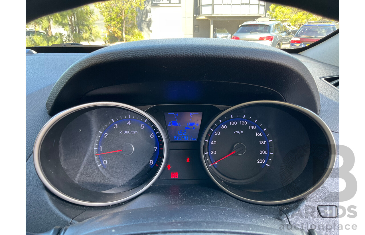 9/2011 Hyundai ix35 Active (FWD) LM MY11 4d Wagon Red 2.0L