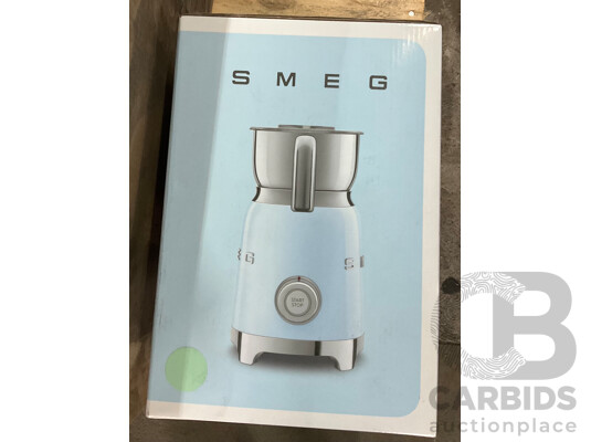 SMEG Retro Milk Frother - Pastel Green