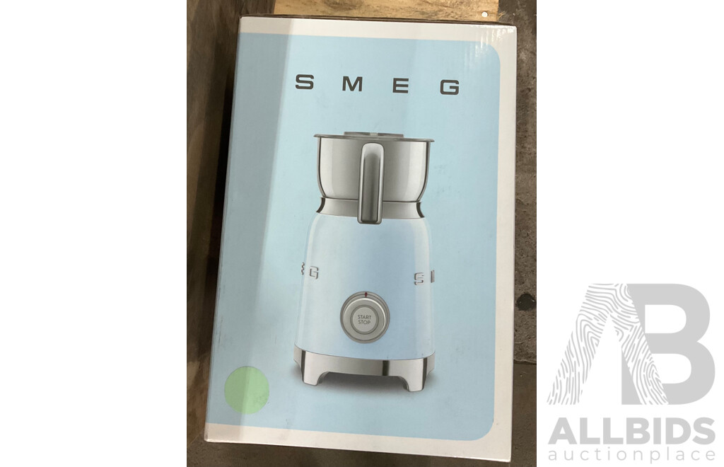 SMEG Retro Milk Frother - Pastel Green