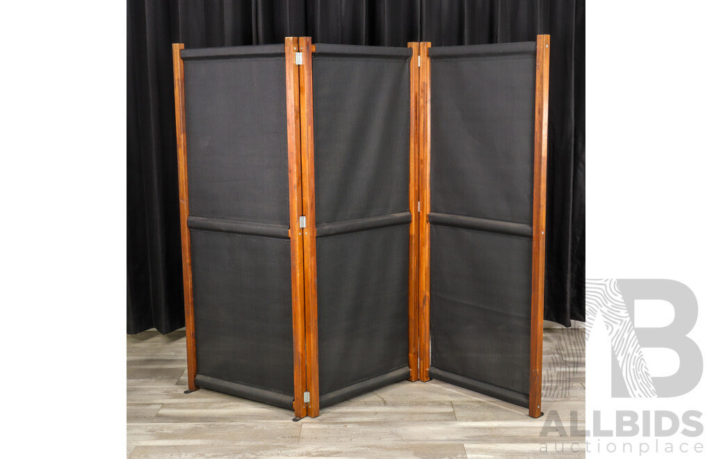 Modern Timber Framed Three Panel Mesh Screen