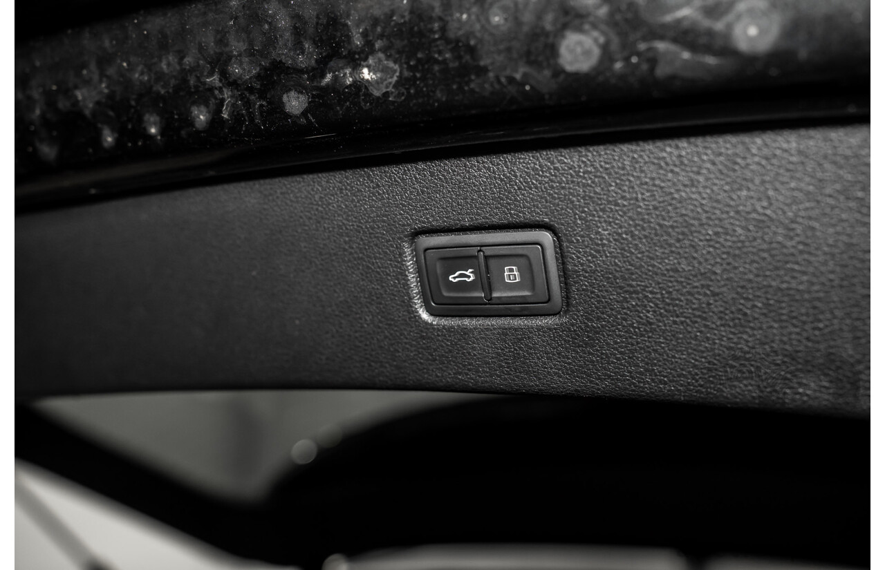 08/2017 Audi Q7 3.0 TDI Quattro (160kW AWD) 4M MY17 4d Wagon Brilliant Black Turbo Diesel V6 3.0L