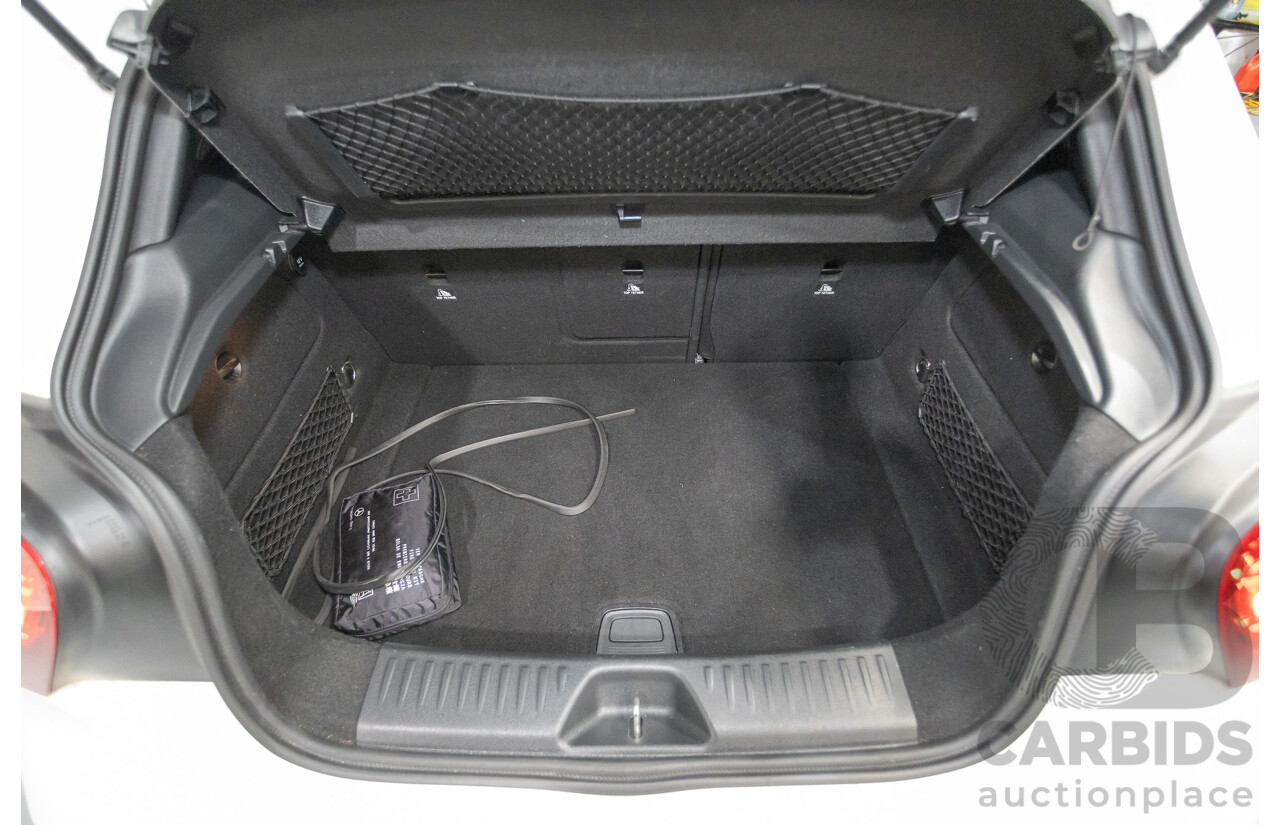 10/2016 Mercedes-Benz A180 176 MY17 5D Hatchback Cirrus White Turbo 1.6L