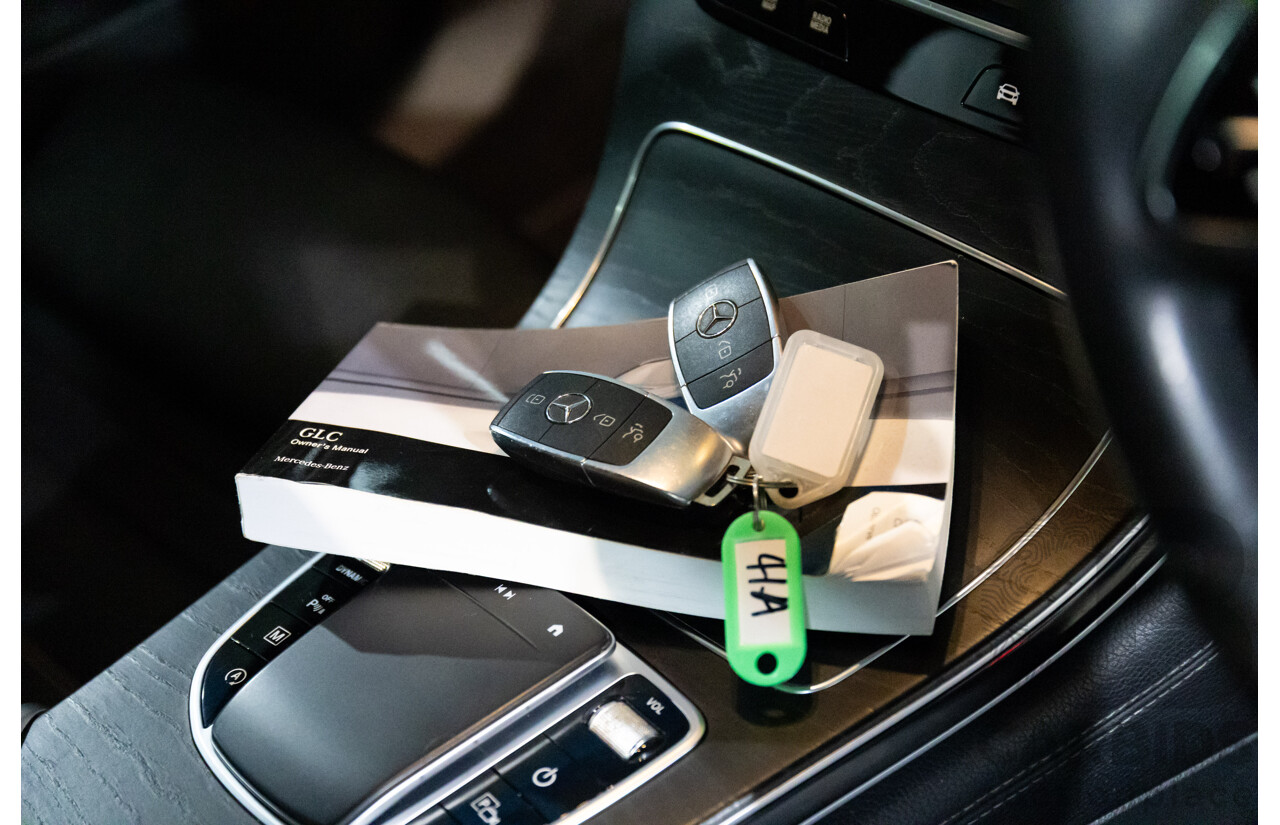 09/2019 Mercedes-Benz GLC 300 4Matic (AWD) X253 MY20 4d Wagon Obsidian Black Turbo 2.0L