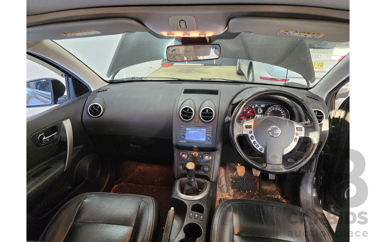 10/2013 Nissan Dualis Ti-L (4x2) J10 SERIES 3 4d Wagon Black 2.0L