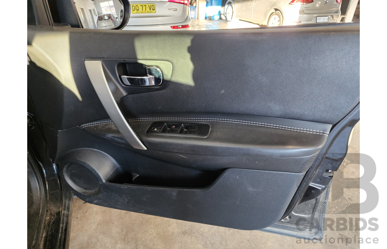 10/2013 Nissan Dualis Ti-L (4x2) J10 SERIES 3 4d Wagon Black 2.0L