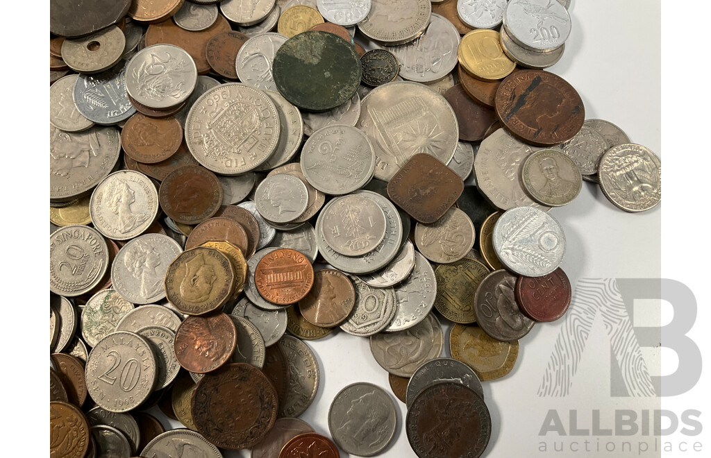 Collection of International Vintage Coins Including France, United Kingdom, Tonga, Thailand, Italy, New Zealand and More - Approximately 4.8 Kilograms
