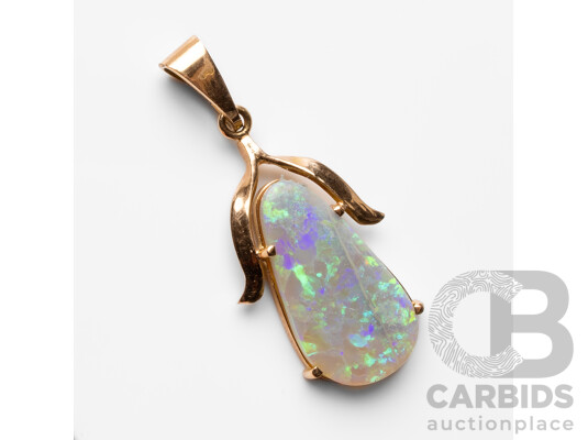 1662697 · 14ct Yellow Gold Opal Pendant & 9ct Yellow Gold Opal Earrings Set