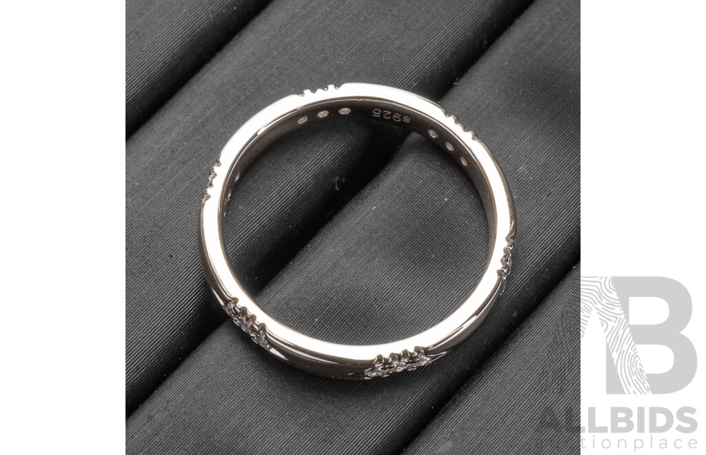 925 Sterling Silver & Cubic Zirconia Wedder - Size N