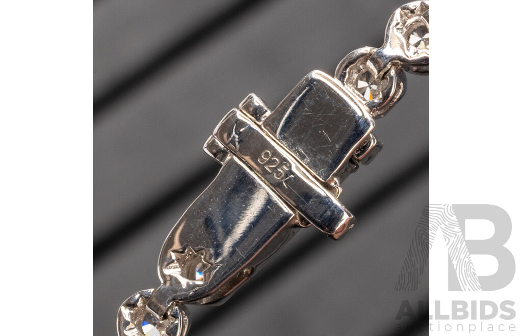 925 Sterling Silver & Cubic Zirconia Tennis Bracelet. Length - 18cms