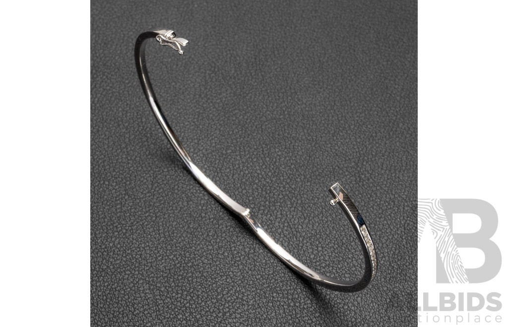 925 Sterling Silver & Cubic Zirconia Hinged Bangle - 8.47gms